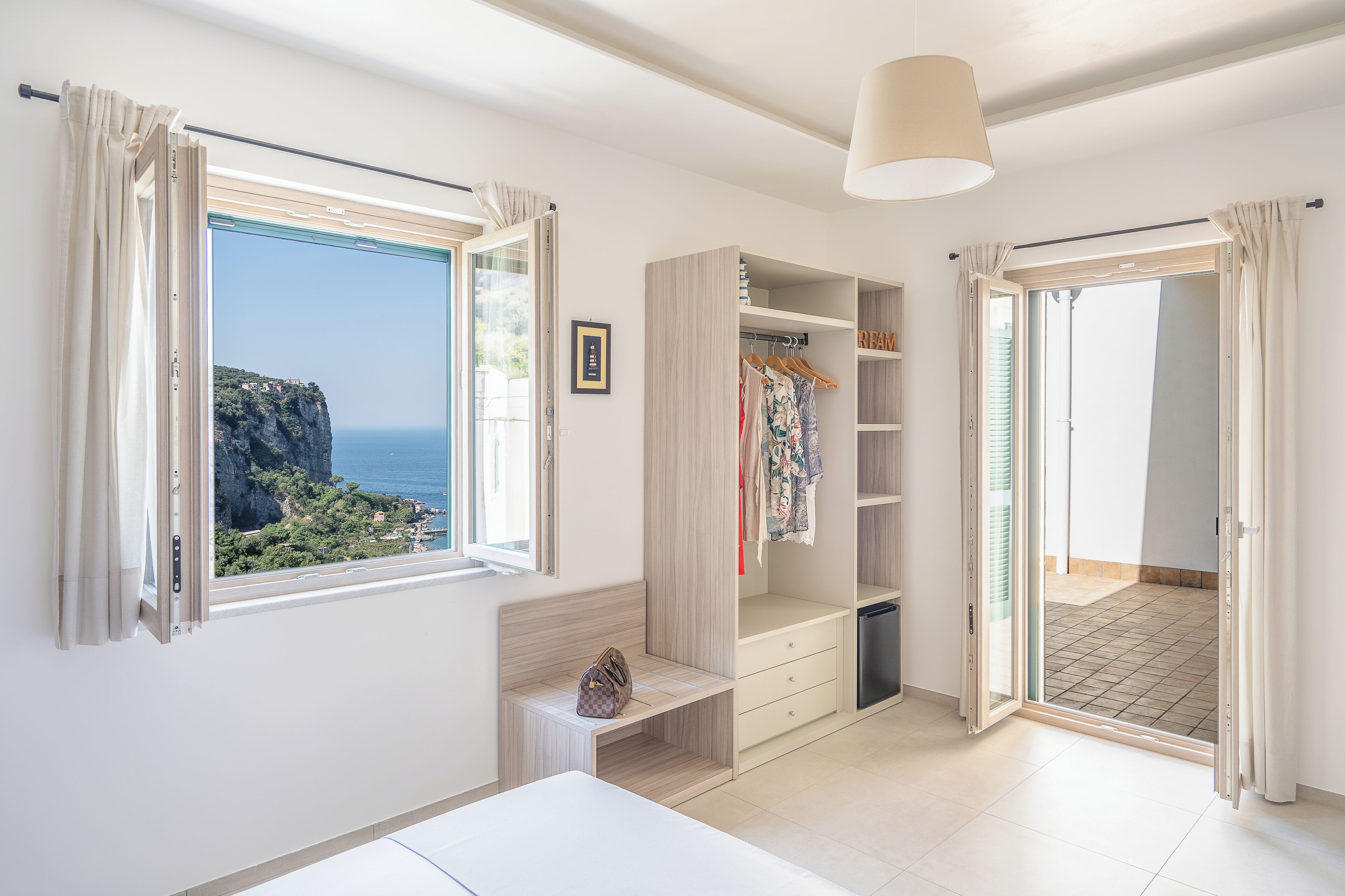 Seprai antialergi, brankas, dan didekorasi berbeda-beda