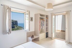 Hypo-allergenic bedding, in-room safe, individually decorated - Villa La Pagaia (Vico Equense)