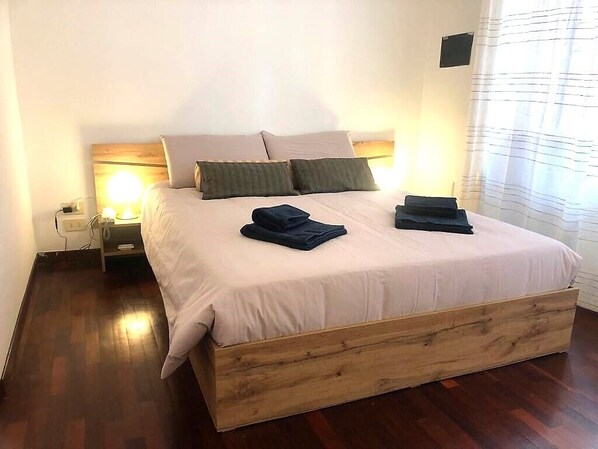 2 bedrooms, iron/ironing board, WiFi, bed sheets