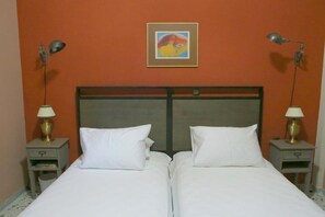 3 chambres, fer et planche à repasser, Wi-Fi, draps fournis