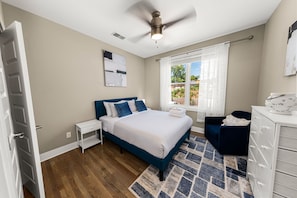 2 bedrooms, iron/ironing board, free WiFi, bed sheets - Amazing Reviews-Great Location-Minutes To Downtown! (Nashville)