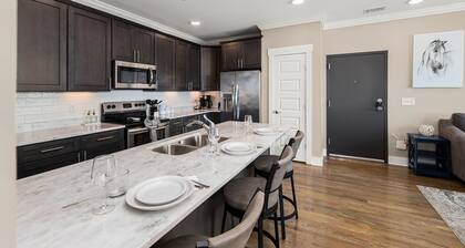 Great Location! 2 BR Condo! Minutes To Downtown