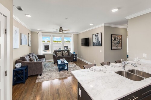 Amazing Reviews-Great Location-Minutes To Downtown!