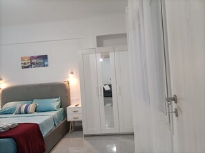 1 slaapkamer, een strijkplank/strijkijzer, wifi, beddengoed