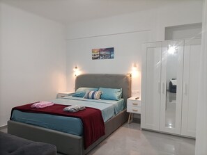 1 slaapkamer, een strijkplank/strijkijzer, wifi, beddengoed