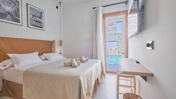 Superior-Doppelzimmer, mit Bad, Poolblick (Con salida a piscina) | Zimmerausstattung