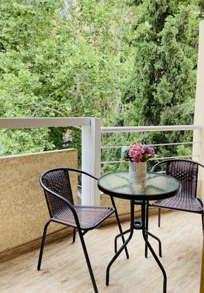 Outdoor dining - Modern hosting space (T'bilisi)