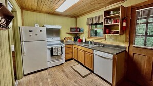 Microwave, oven, stovetop, dishwasher - Glady Hideaway (Bowden)