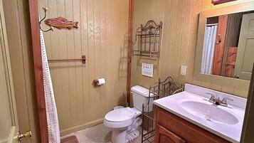 Doccia, asciugacapelli, asciugamani, sapone