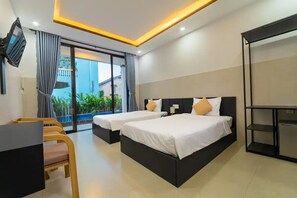 5 bedrooms, iron/ironing board, WiFi, bed sheets