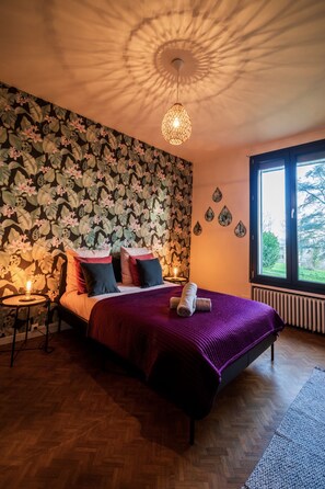 9 habitaciones, tabla de planchar con plancha, wifi y ropa de cama 