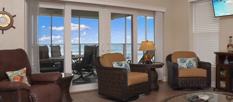 Farr Away Living Sleeps 10 Beachfront Indian Pass