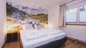 Deluxe-Apartment, Bergblick | 2 Schlafzimmer, italienische Bettbezüge von Frette