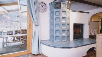 Deluxe Apartment, Mountain View | In-room dining