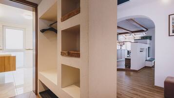 Deluxe Apartment, Mountain View | Frette Italian sheets, premium bedding, memory foam beds, desk