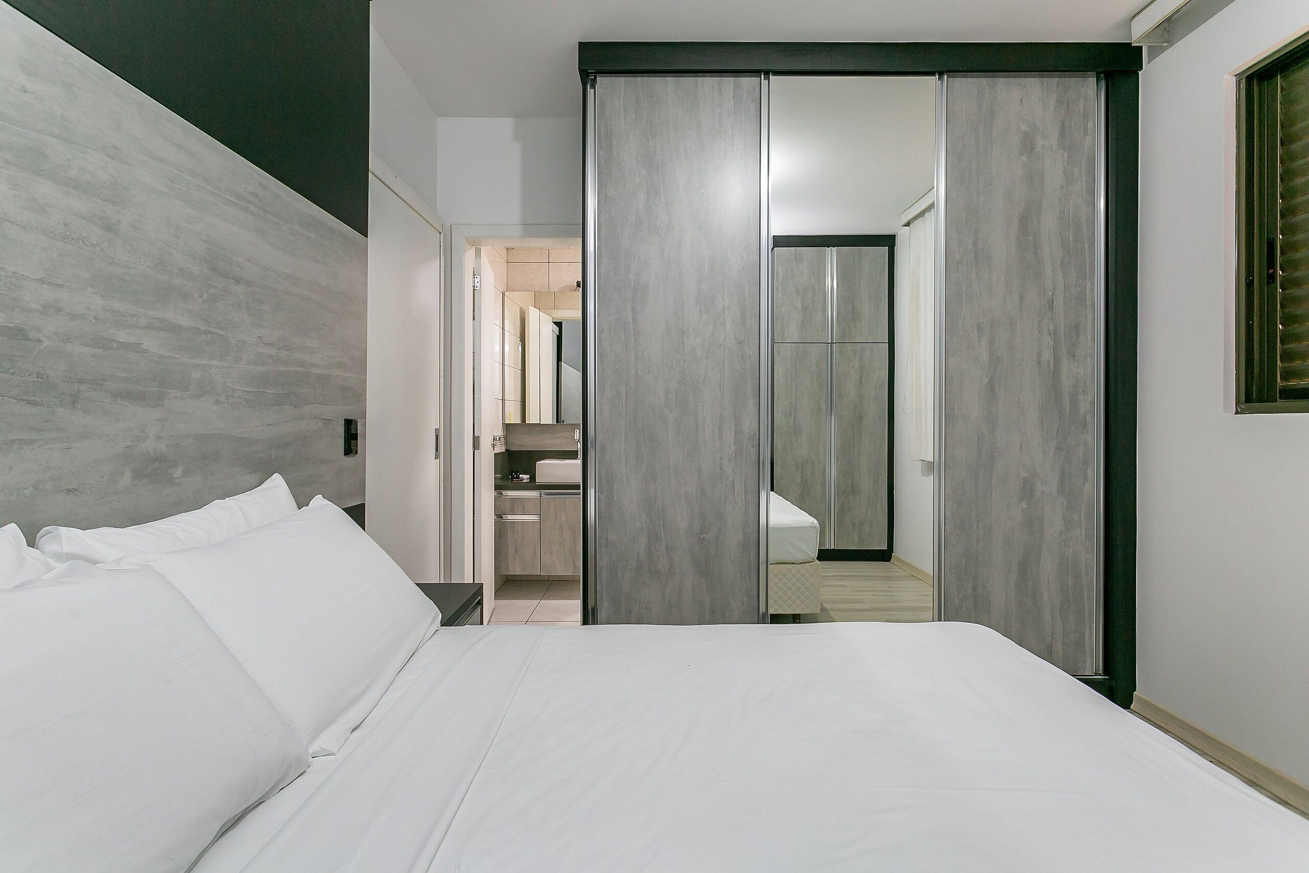 1 soverom, skrivebord, strykejern/-brett og wi-fi