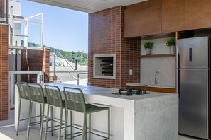 Kylskåp, mikrovågsugn, ugn och diskmaskin