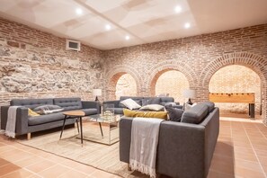 Living area - Bright room with private bathroom in Madrid
 (Madrid)