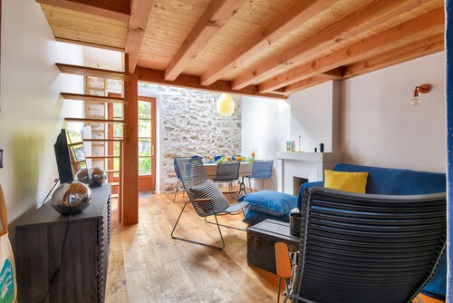 House for 2 adults - 4 children - 600m beach