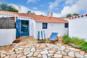 Terrace/patio - House for 2 adults - 4 children - 600m beach (L'Epine)