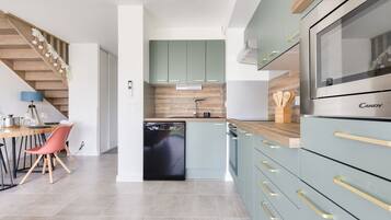 Réfrigérateur, micro-ondes, four, lave-vaisselle