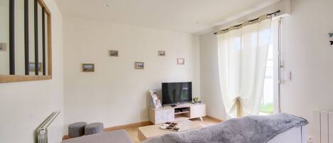 TV, DVD player