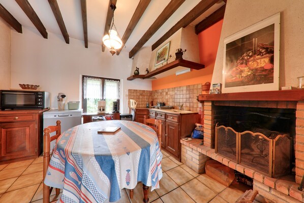 冷蔵庫、電子レンジ、食器洗い機、コーヒー / ティーメーカー