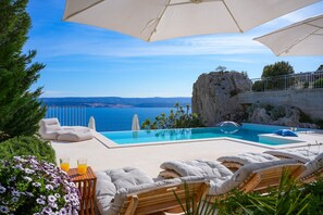 Numerous restaurants are within close proximity, while the center of Omis is located 9 kilometers away, or a mere 10-minute drive from Omis and the river Cetina - Villa Agata - Private Pool, Jacuzzi, Sauna, Gym, Sea views (Lokva Rogoznica)
