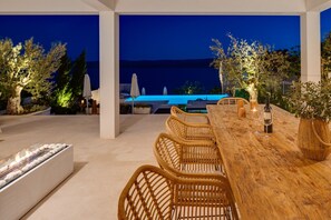 Outdoor dining - Villa Agata - Private Pool, Jacuzzi, Sauna, Gym, Sea views (Lokva Rogoznica)