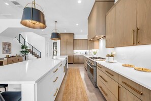 Fridge, microwave, oven, stovetop - Lone Star Landing | Concierge Services (Kingsland)