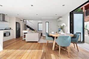 Dining - Relaxed Beachside Townhouse (North Bondi)