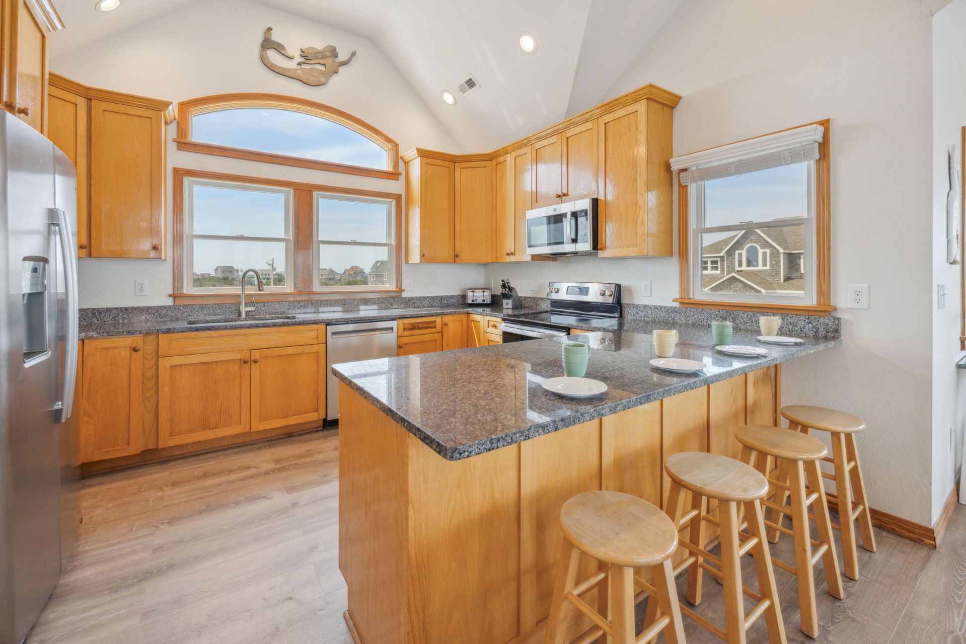 ثلاجة، ميكروويف، فرن، موقد طهي مسطح