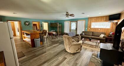 Cozy Cabin- Close to all up North activities! Cabin in Irons.