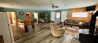 Cozy Cabin- Close to all up North activities! Cabin in Irons.