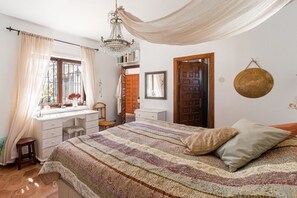 6 habitaciones, tabla de planchar con plancha y wifi gratis 