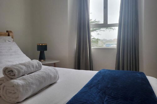 Quiet 1Br Retreat- Fast Internet- Walk-in Shower