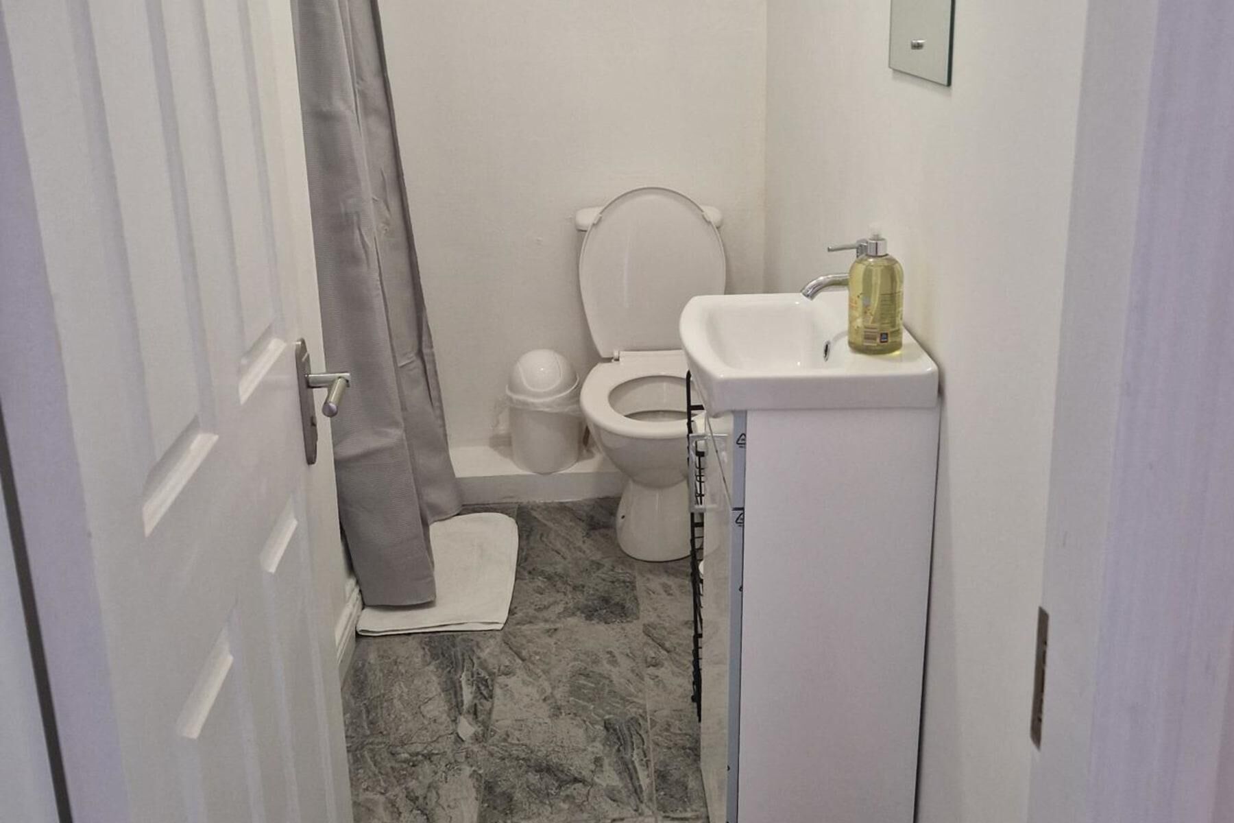 Shower, towels
