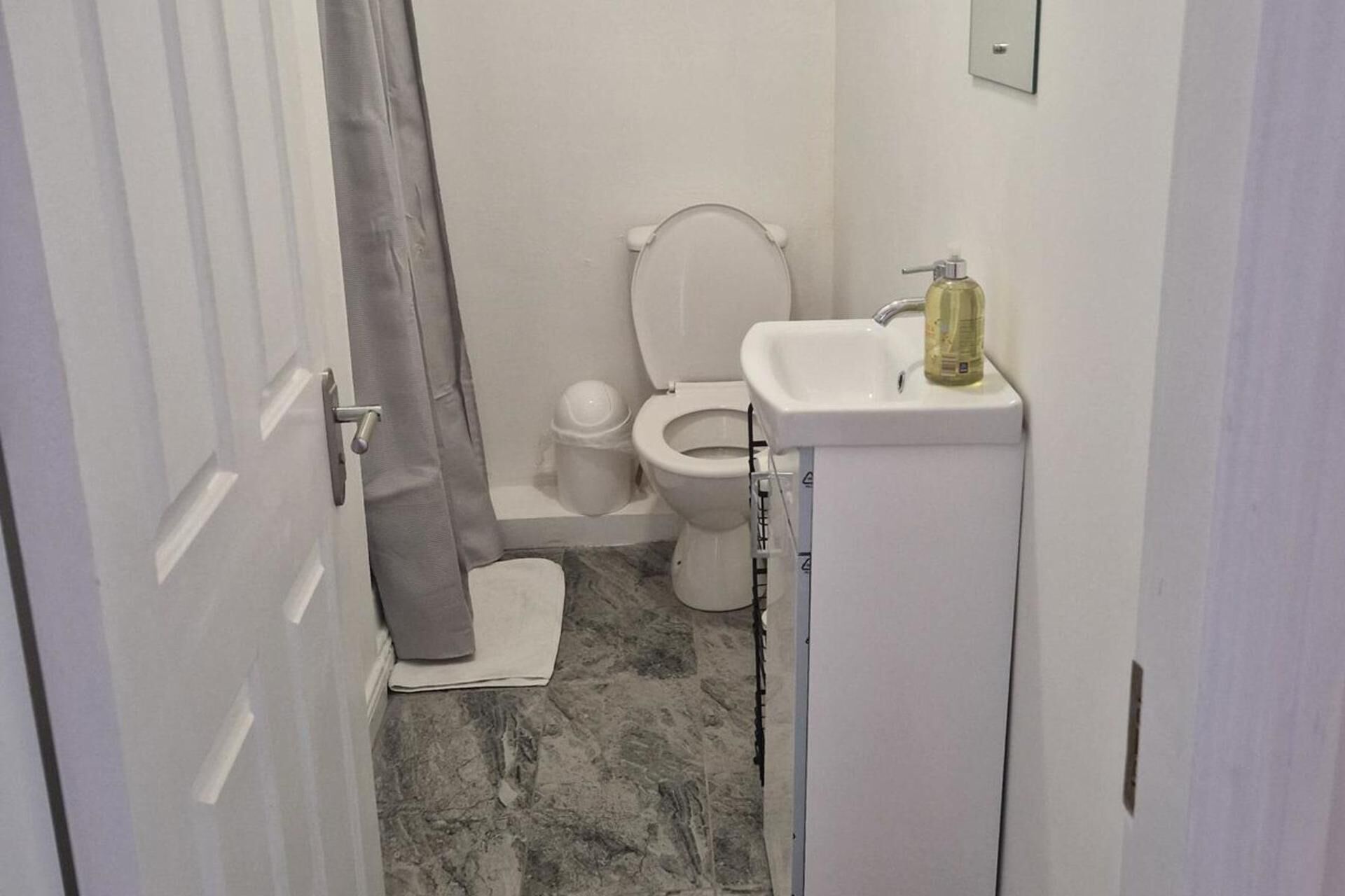 Shower, towels