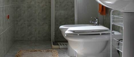 Handtücher, Seife, Toilettenpapier