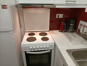 Oven, stovetop - Modern Comfy (Athina)