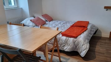 2 slaapkamers, reisbedje, wifi, beddengoed