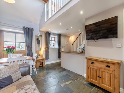 Jacob's Barn - UK46733