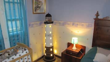 3 habitaciones, tabla de planchar con plancha, wifi y ropa de cama