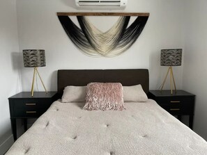 3 habitaciones, tabla de planchar con plancha, wifi y ropa de cama 