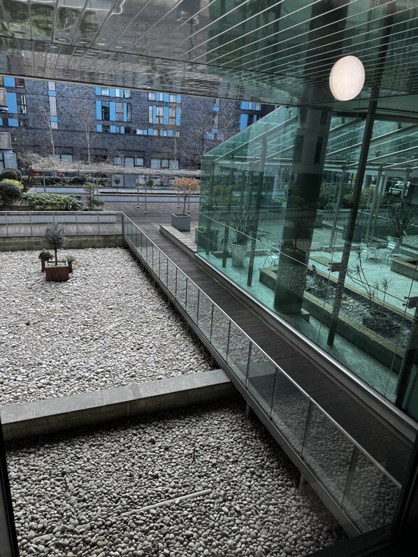 Apartment | Property grounds - The Mill 2-bed Apartment in Canary Wharf (London)