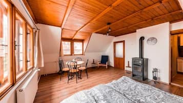 5 bedrooms, WiFi, bed sheets