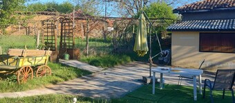 2 Bed Villa - Sleeps 7 - Private Garden - Parking