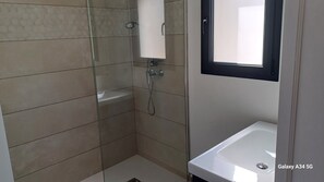 Dusche, Handtücher, Toilettenpapier