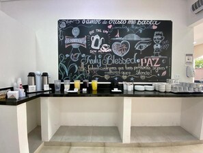 Free daily buffet breakfast - Pousada Mar Suites (Ubatuba)