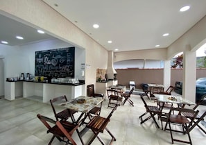 Free daily buffet breakfast